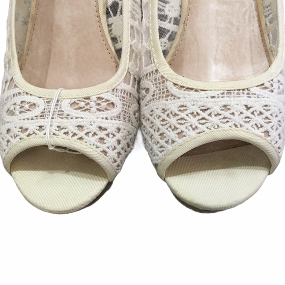 NWT AEO Stacked Heel Lace Peep Toe Wedges 9.5 - Picture 5 of 9